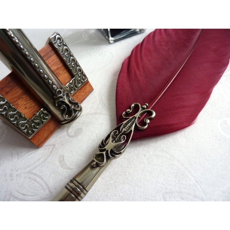 gros plan de Bortoletti Bourgogne Classic Quill Set82 avec frises de bronze