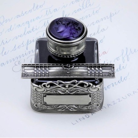 Primer plano de doble detalle en Bortoletti Priuli Inkwell