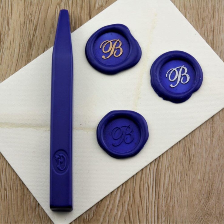 Blauwe Wax Seal Indruk op uitnodigings envelop