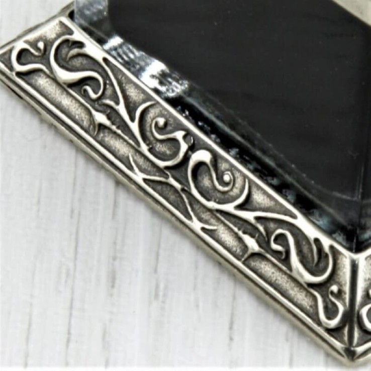 Heavy bronze base detail on Bortoletti Cal45 Venetian inkwell