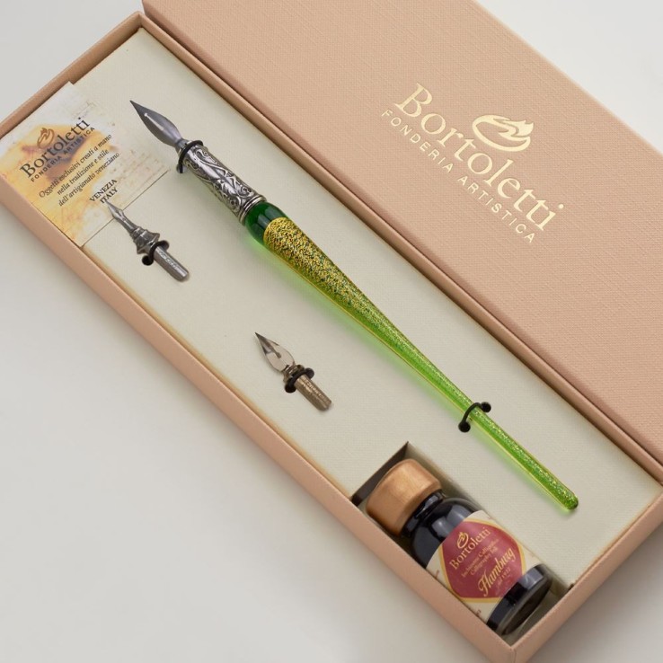 Heritage-style Bortoletti writing pen with gold leaf
