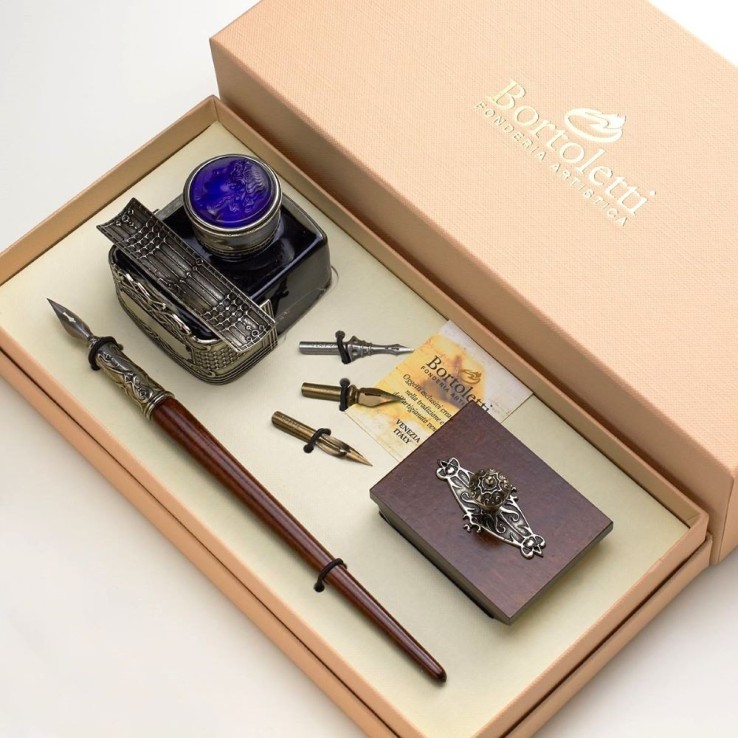 Bortoletti Calligraphie en bois d'angle Set avec Cameo Inkwell