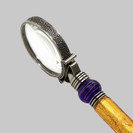 Close-up of Murano pearl on Bortoletti Casanova magnifying glass